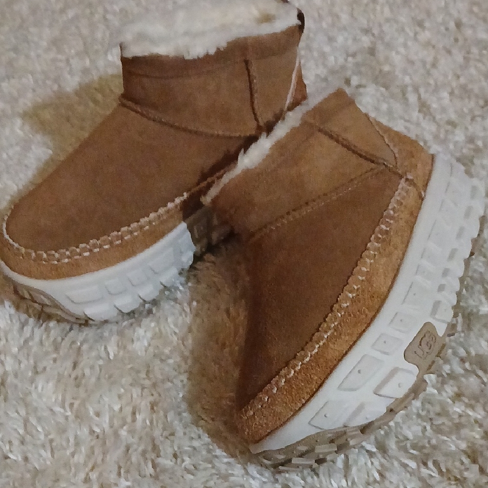 NWOT UGGS
